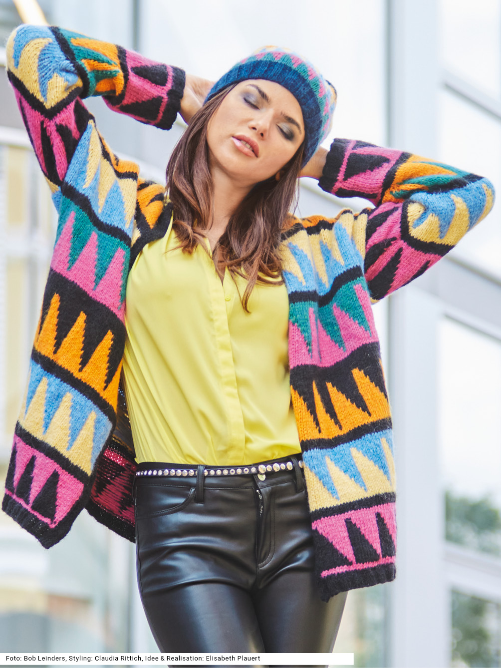 Jacke und Mütze mit Jacquardmuster in Schwarz, Pink, Orange, Gelb, Blau und Grün