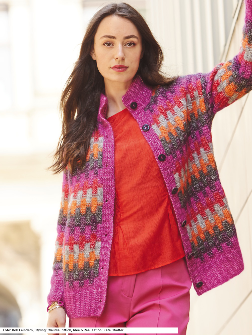 Jacke mit Jacquardmuster in Zyklam, Brombeere, Rot und Orange